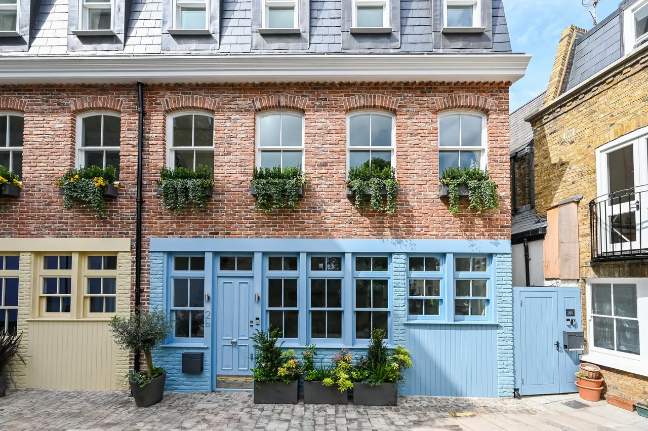 3 bed house to rent, Lexham Mews, W8