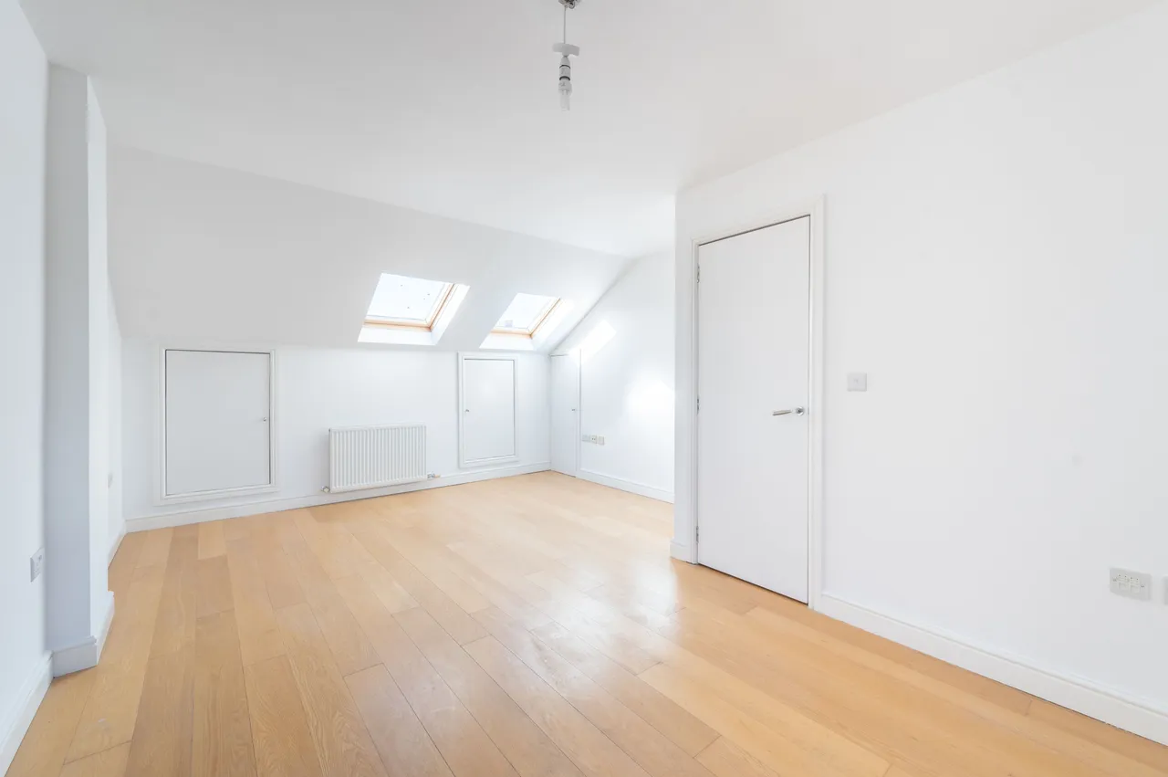 4 bed house to rent — 54 Ashbourne Road, Mitcham
