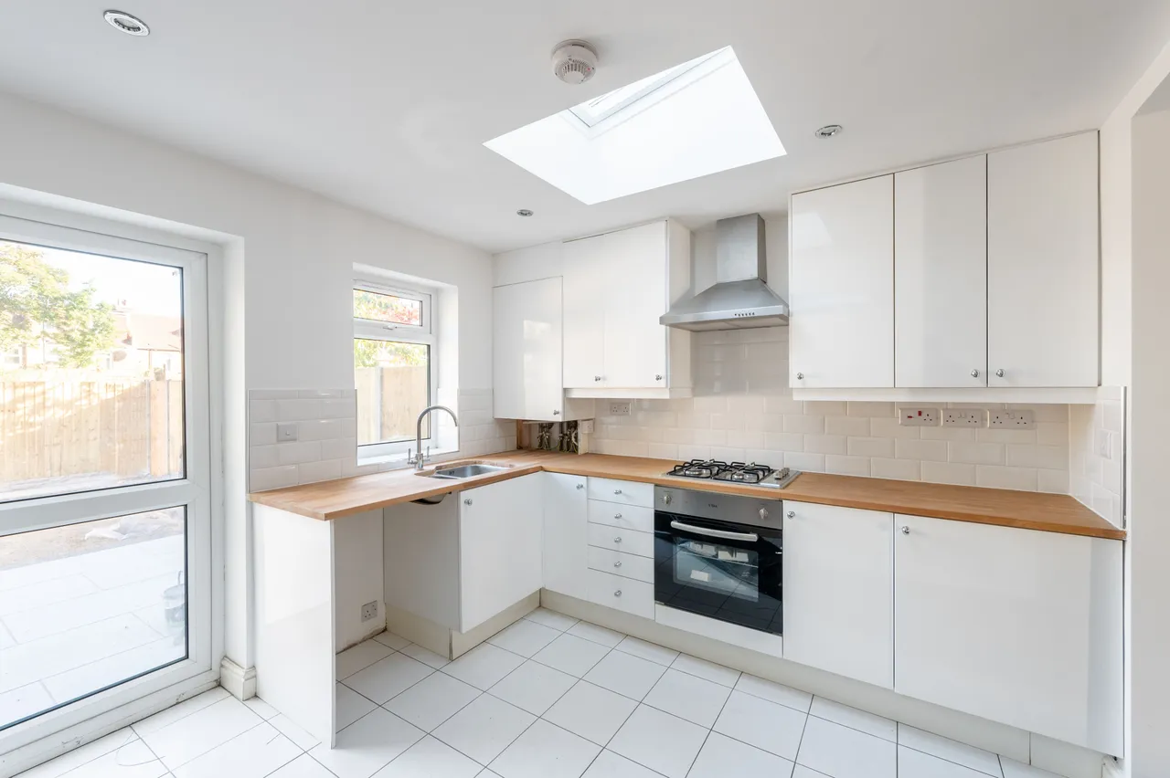54 Ashbourne Road, Mitcham, photo 2