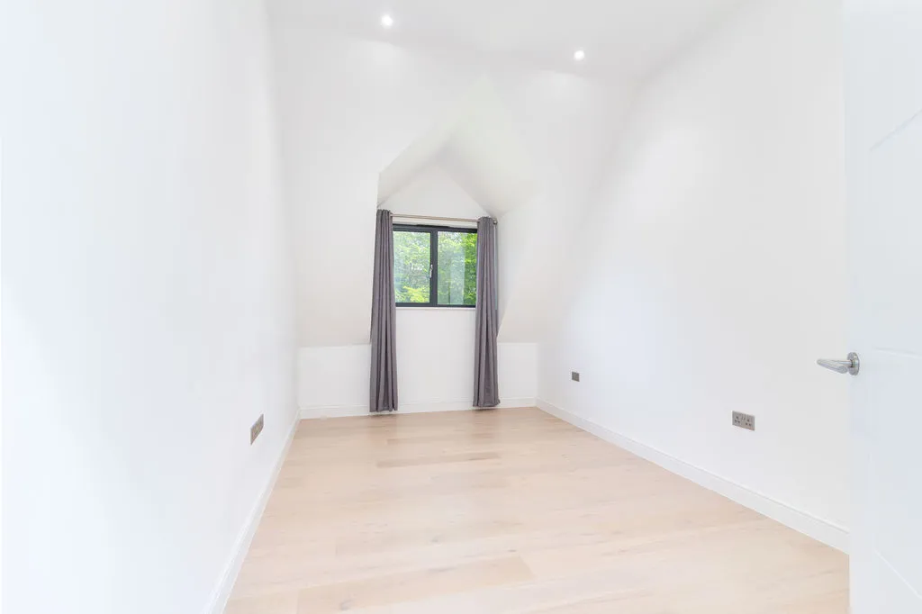 92 Foxley Lane, Purley CR8 3NA, photo 9