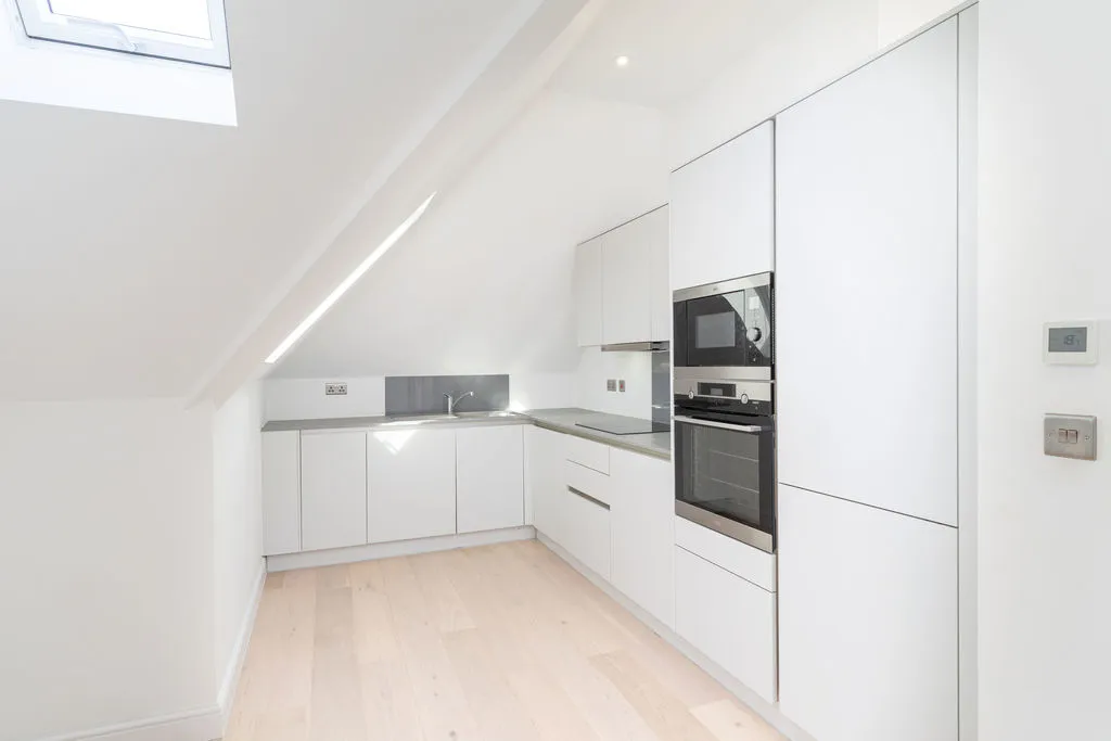92 Foxley Lane, Purley CR8 3NA, photo 2