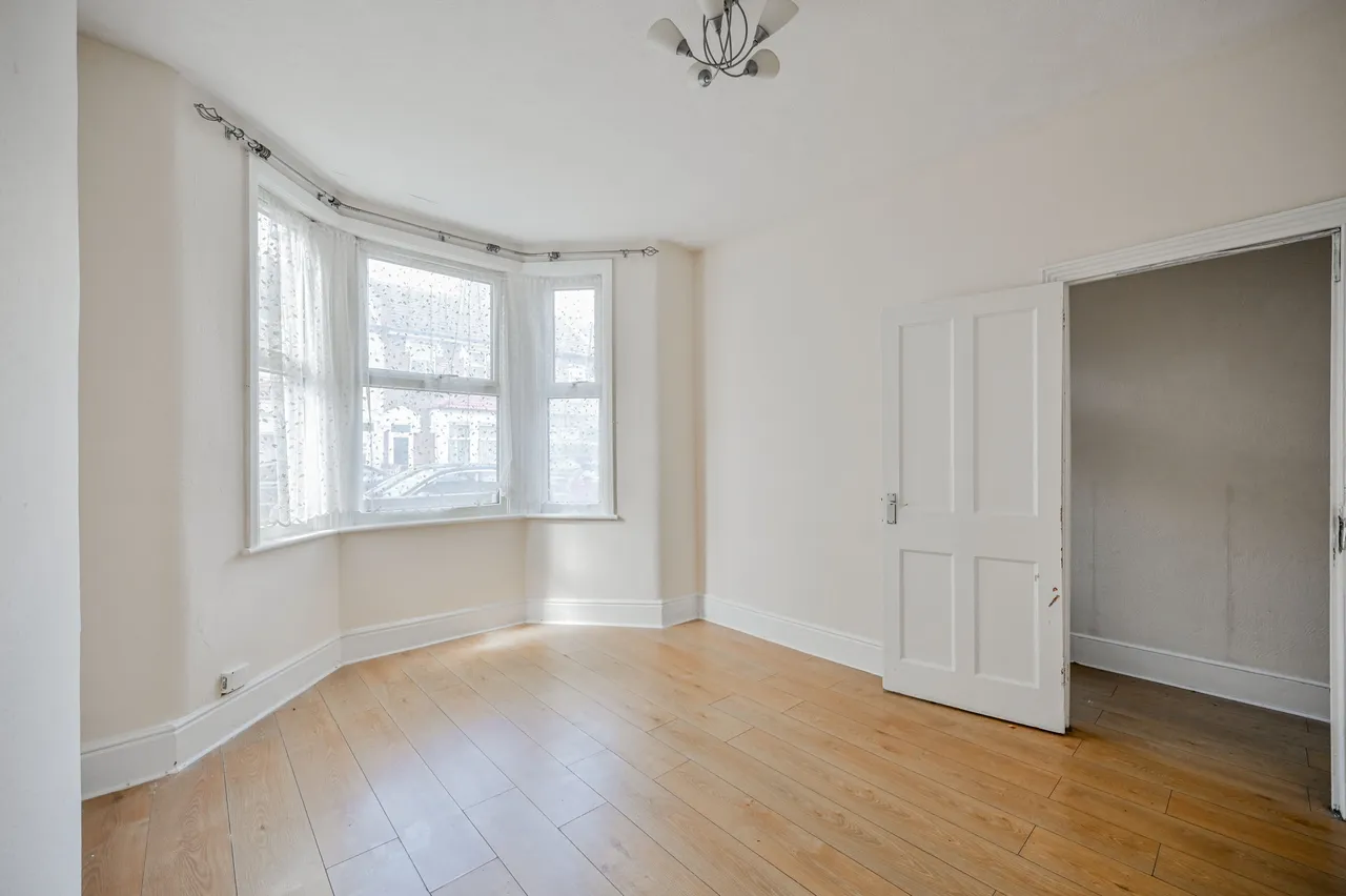 2 Latimer Avenue, London, photo 2