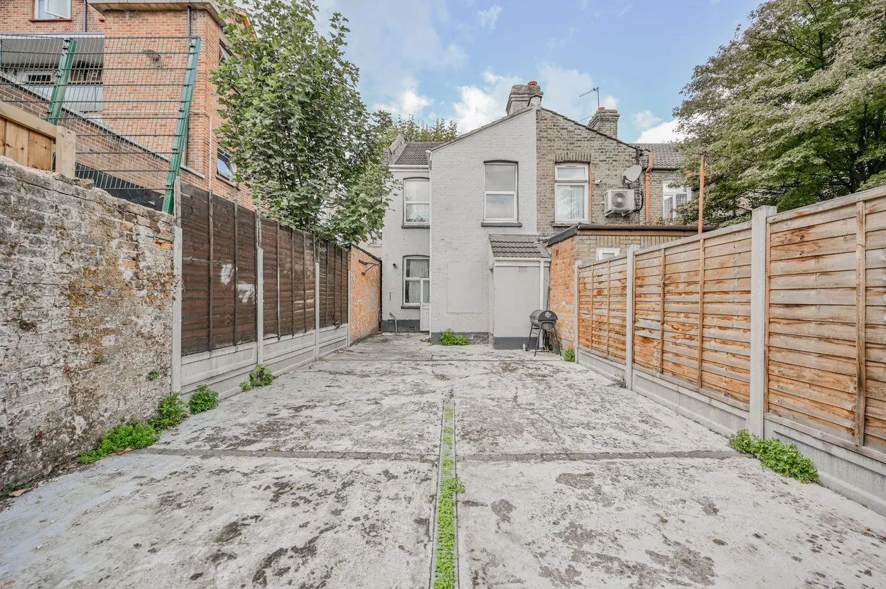 2 Latimer Avenue, London, photo 5