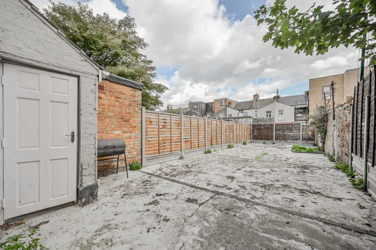 2 Latimer Avenue, London, photo 10