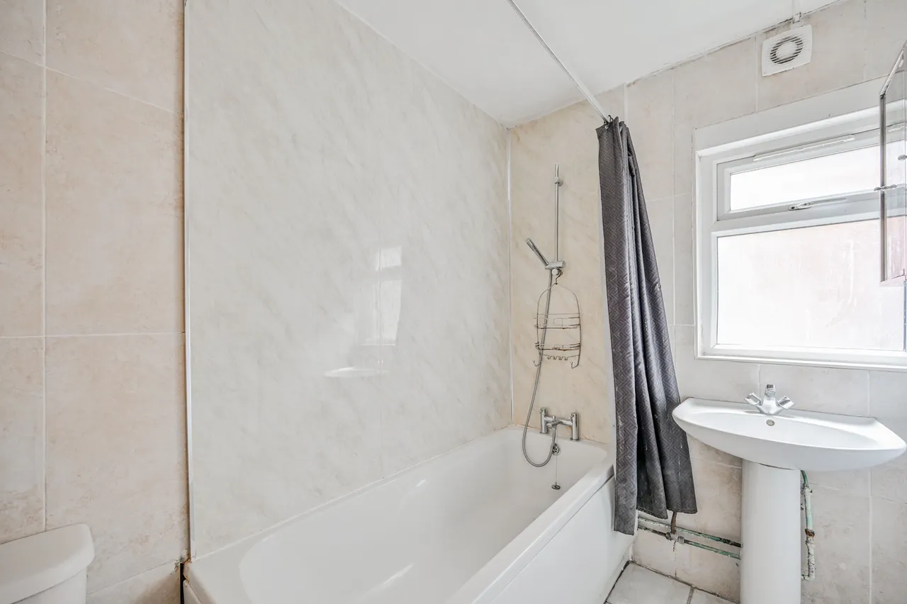 2 Latimer Avenue, London, photo 7