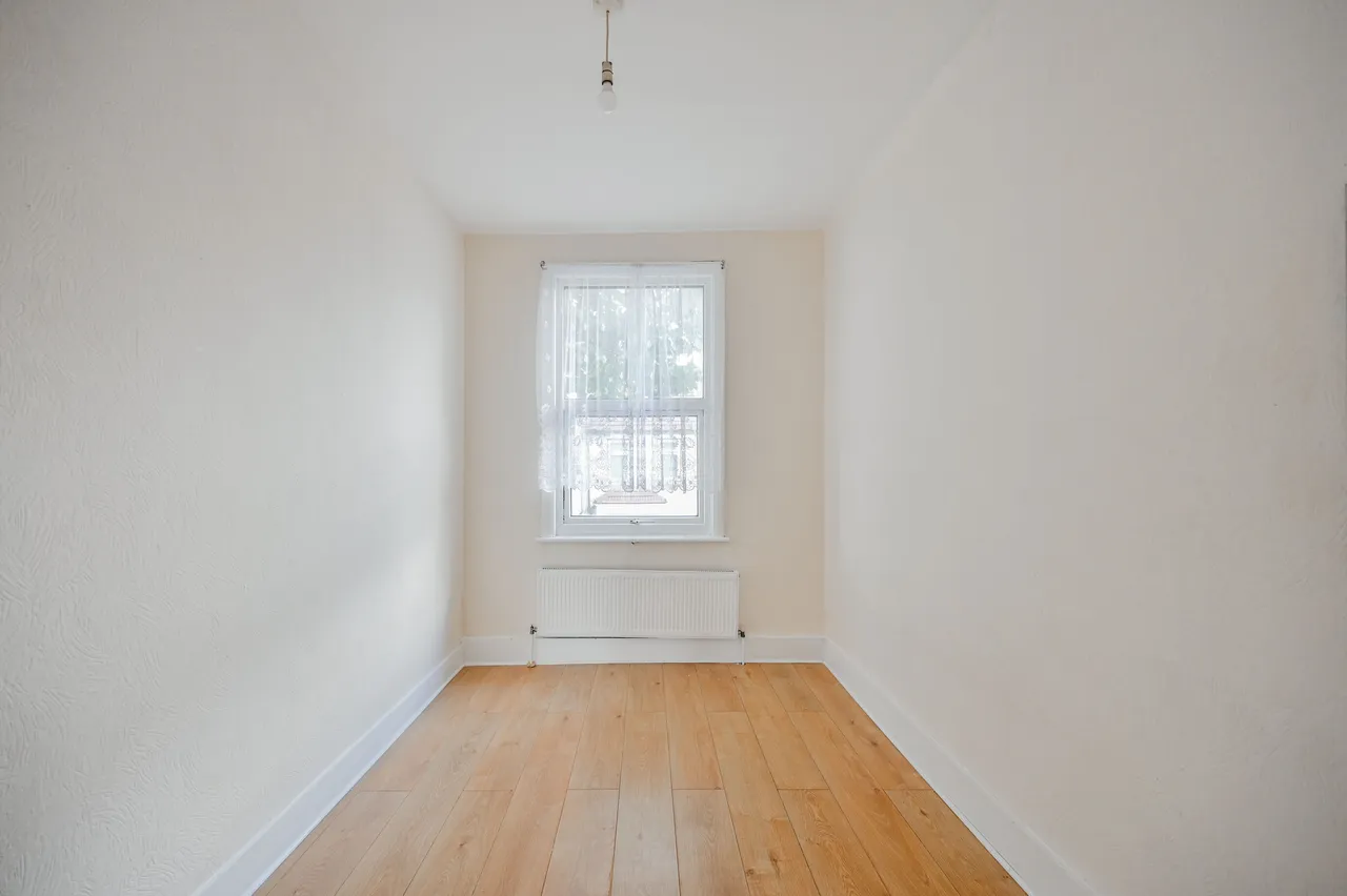 2 Latimer Avenue, London, photo 8