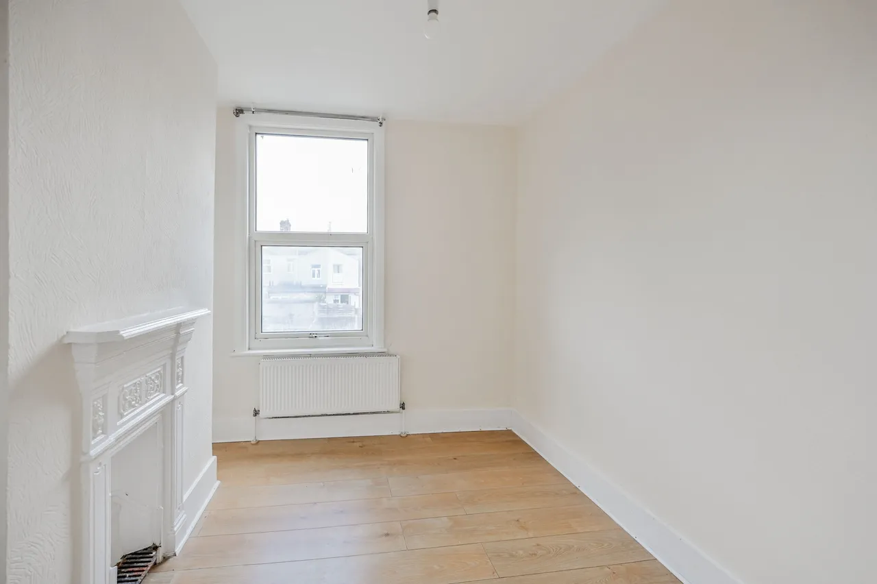 2 Latimer Avenue, London, photo 6
