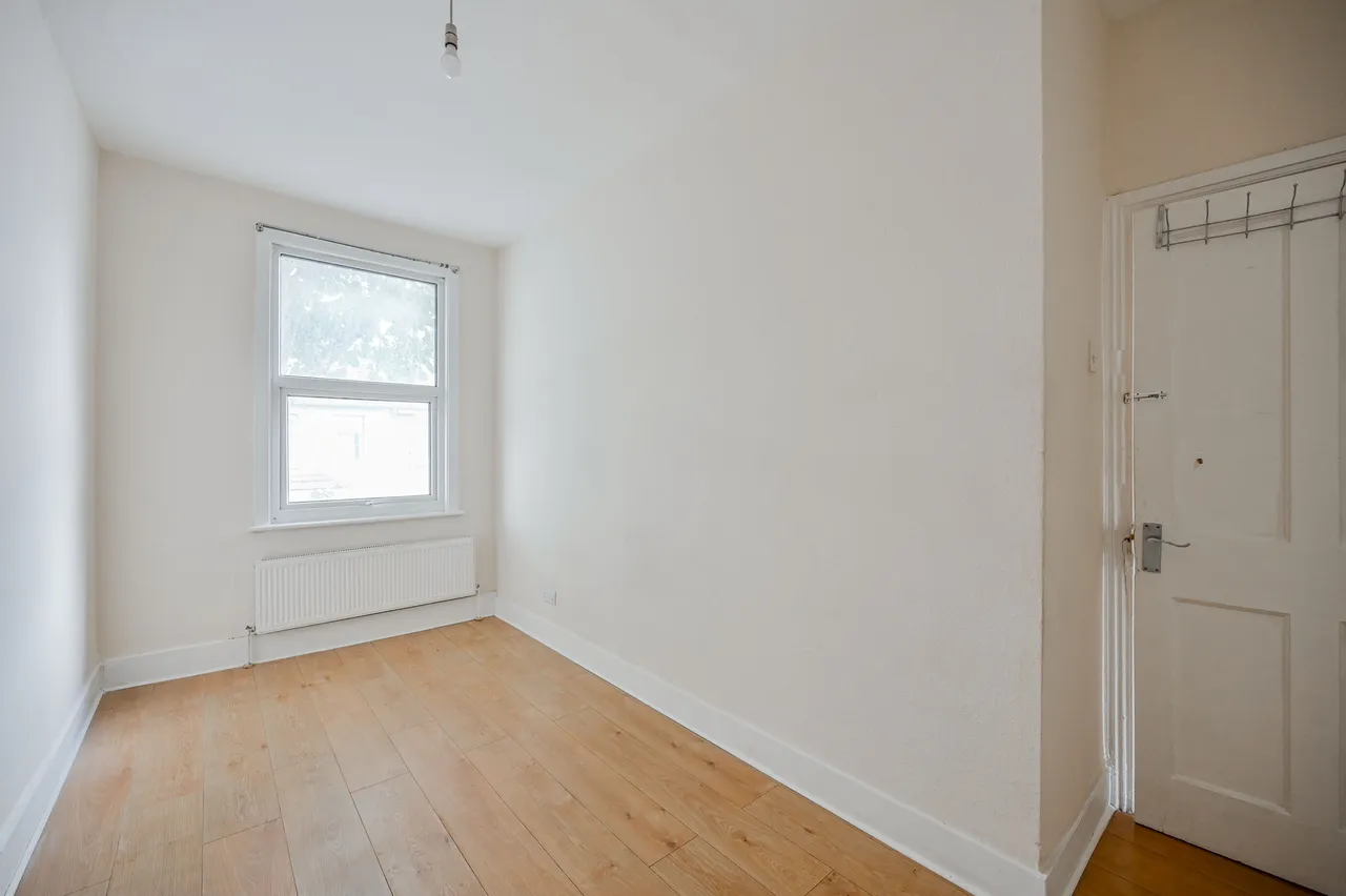 2 Latimer Avenue, London, photo 4