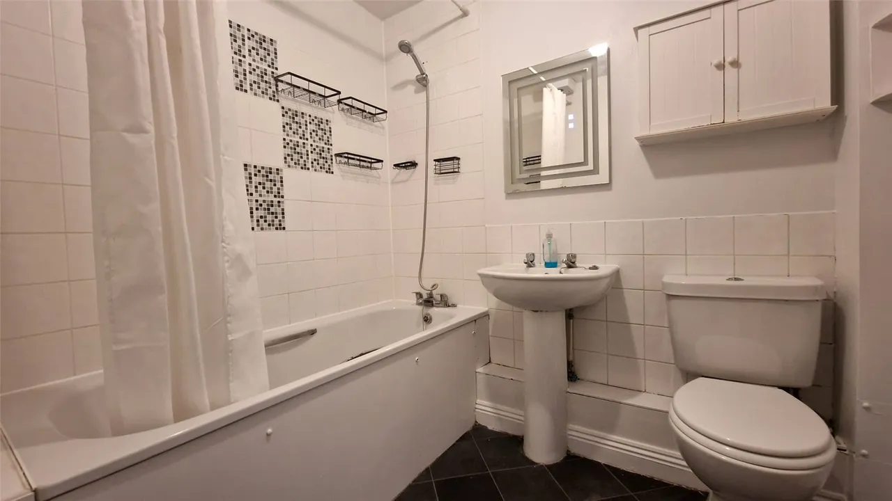 Roebuck Estate, Binfield, Bracknell, Berkshire, RG42 4DD, photo 8