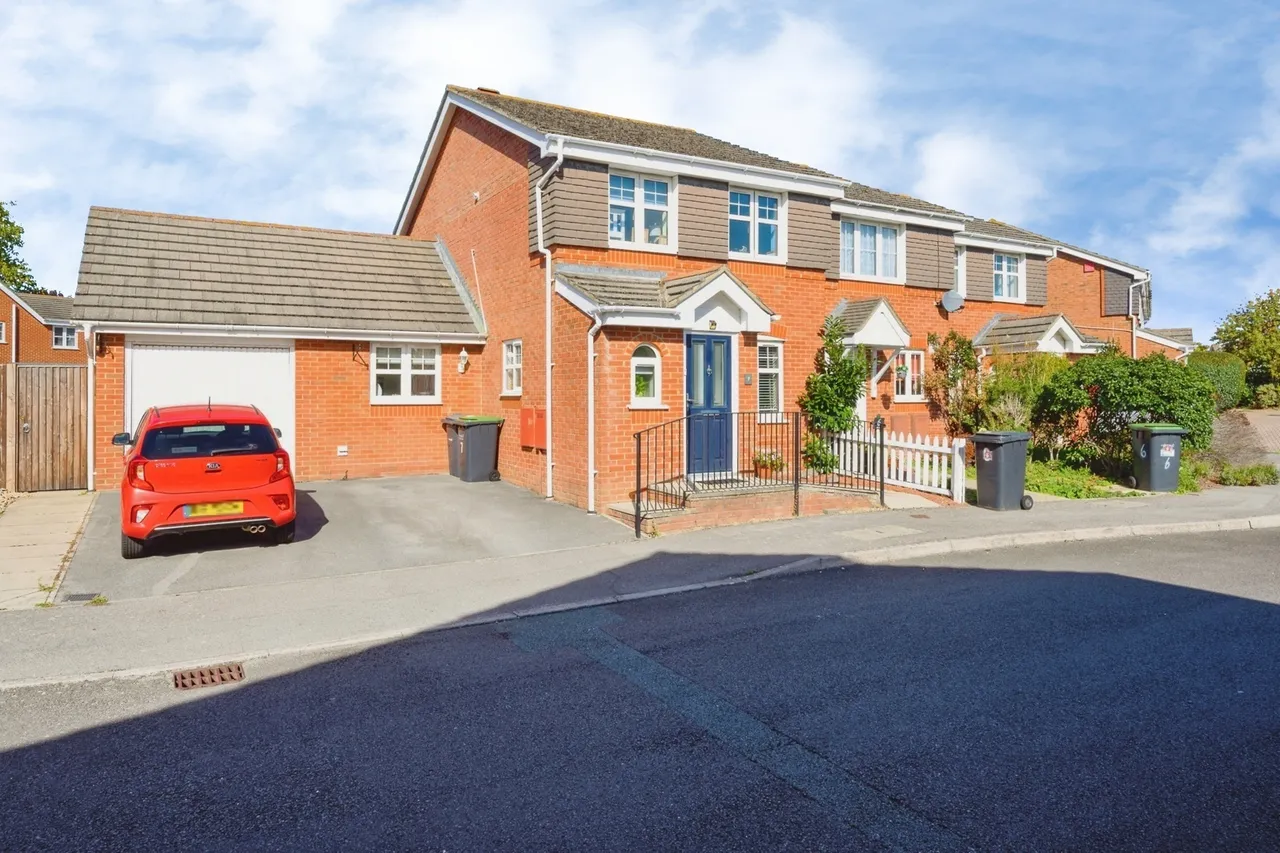 3 bed house for sale, Sapphire Close, Gosport, PO12