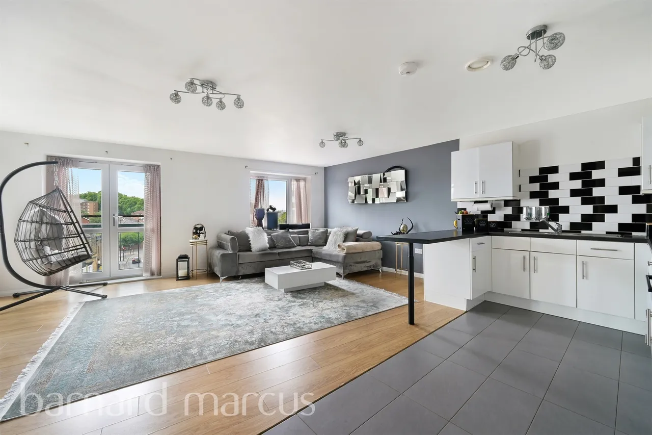 2 bed flat for sale — Bell Green, London