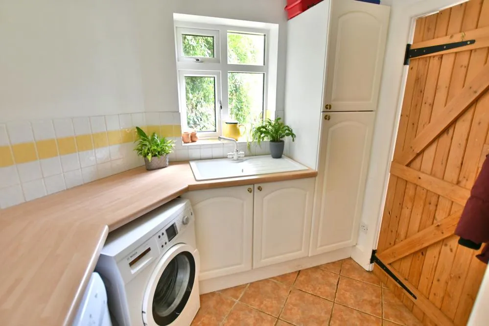 Middlehill Road, Colehill, BH21, photo 8
