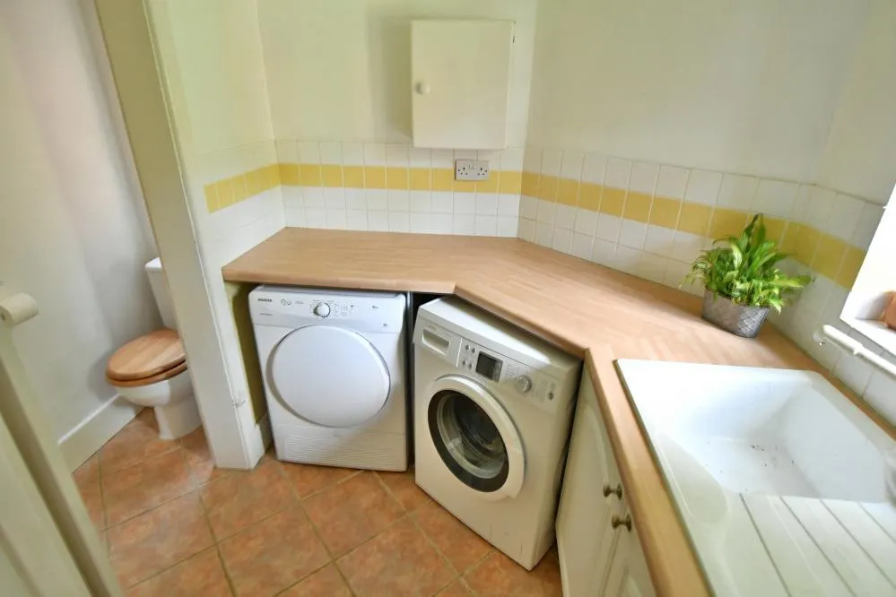 Middlehill Road, Colehill, BH21, photo 9