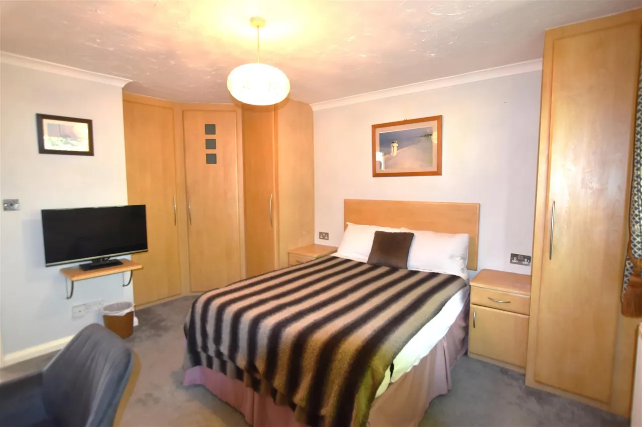 Burns Crescent, Bicester, photo 8