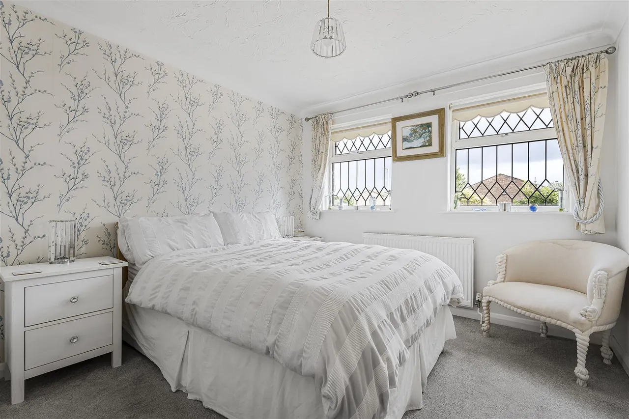 Burns Crescent, Bicester, photo 9