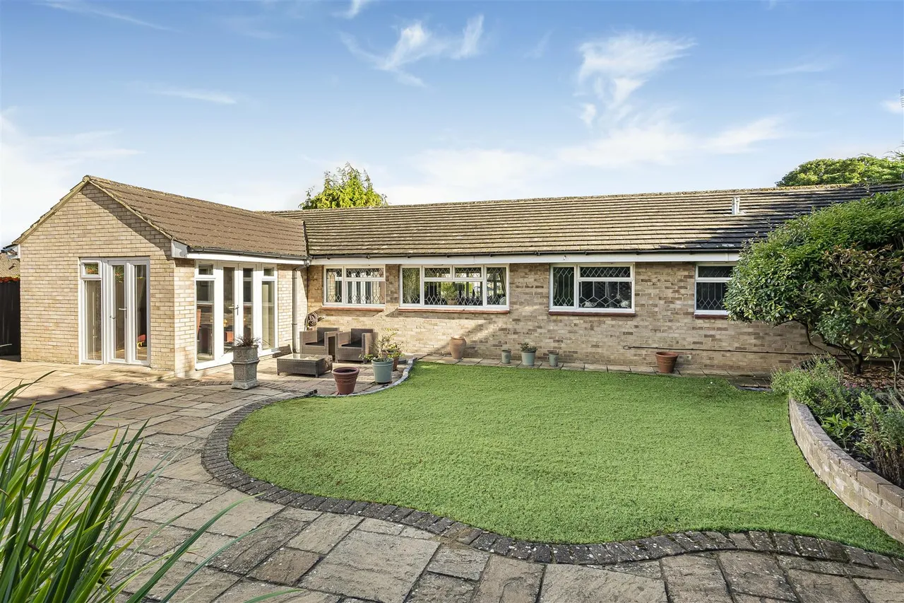 Burns Crescent, Bicester, photo 6