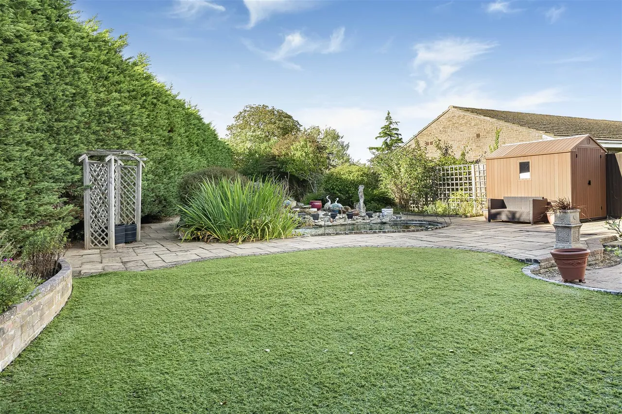 Burns Crescent, Bicester, photo 7