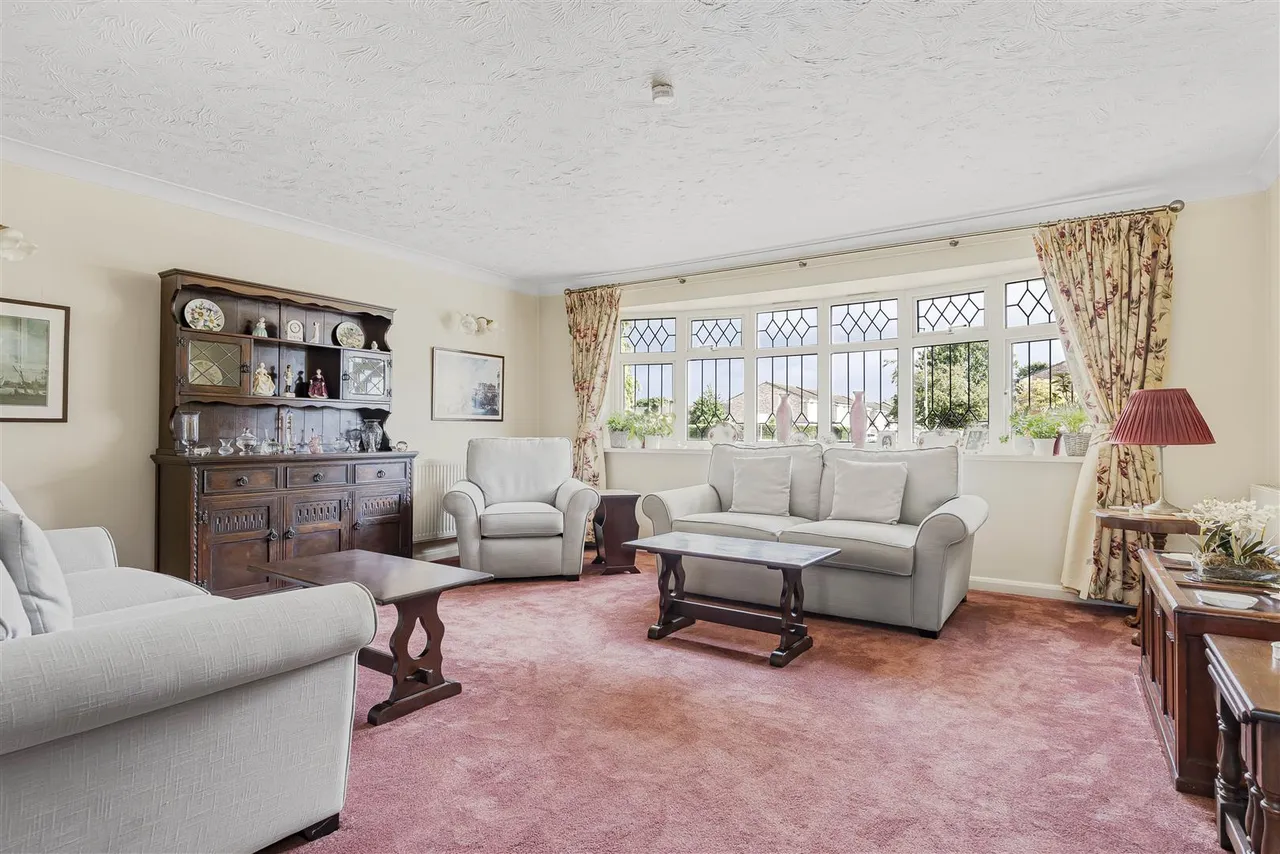 Burns Crescent, Bicester, photo 2