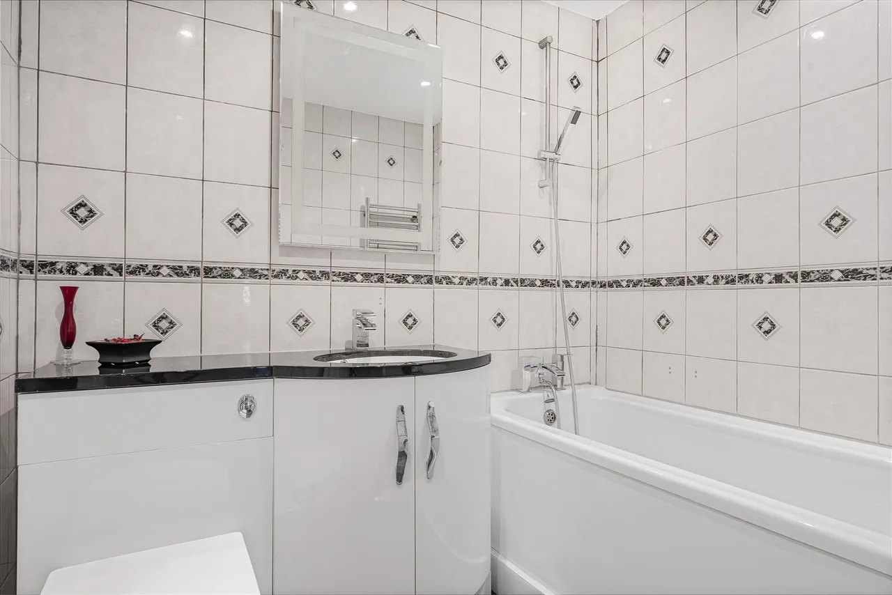 Burns Crescent, Bicester, photo 10