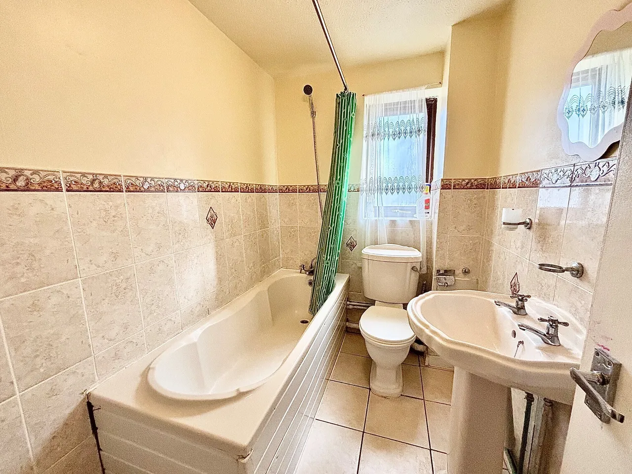 Rainham Road South, Dagenham, RM10, photo 3