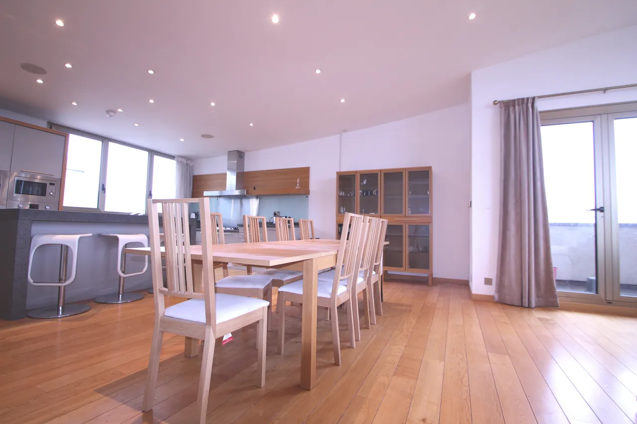 3 bed flat to rent, York St, City Centre, G2