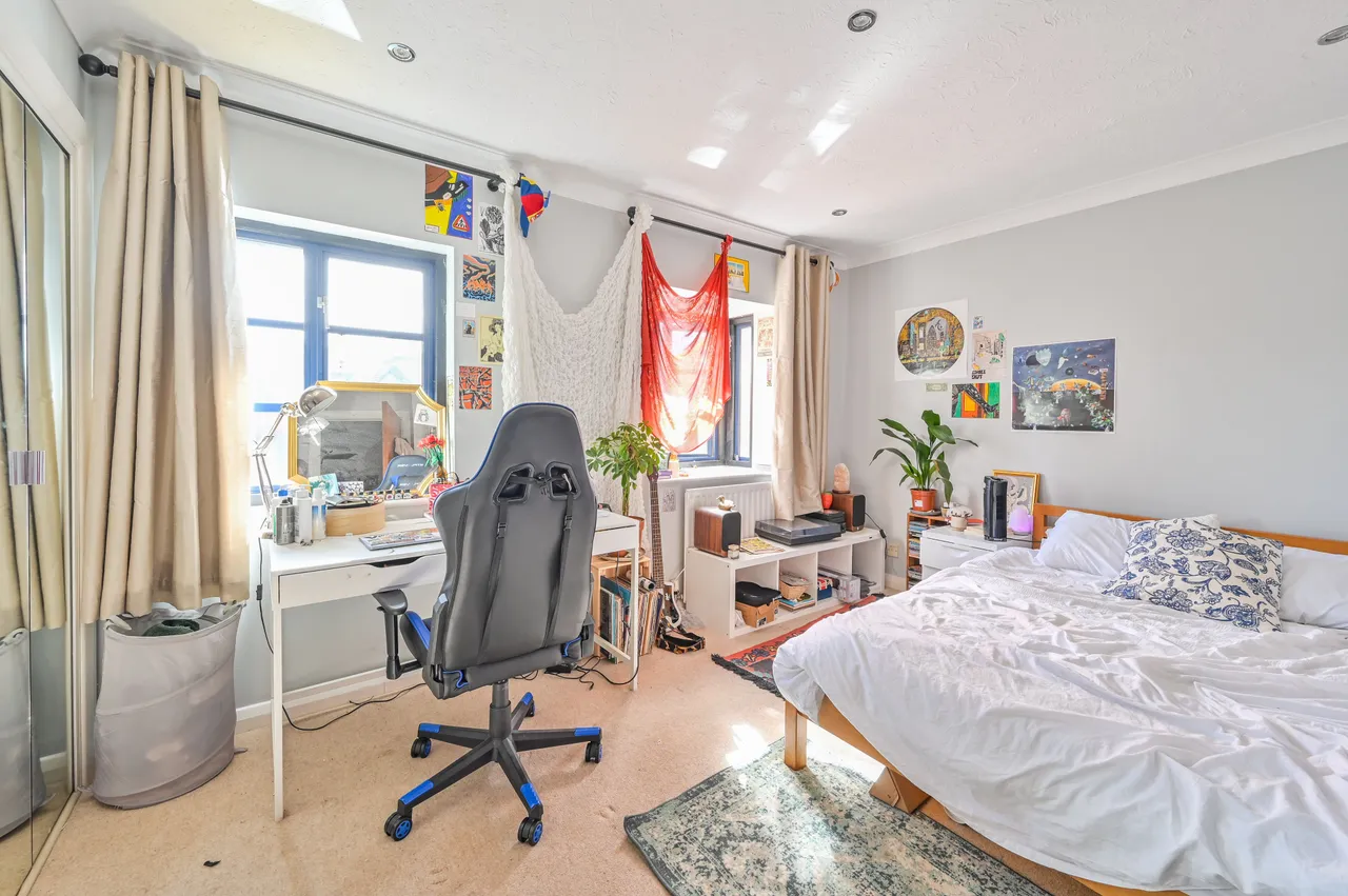 11 Lovegrove Walk, London, photo 12