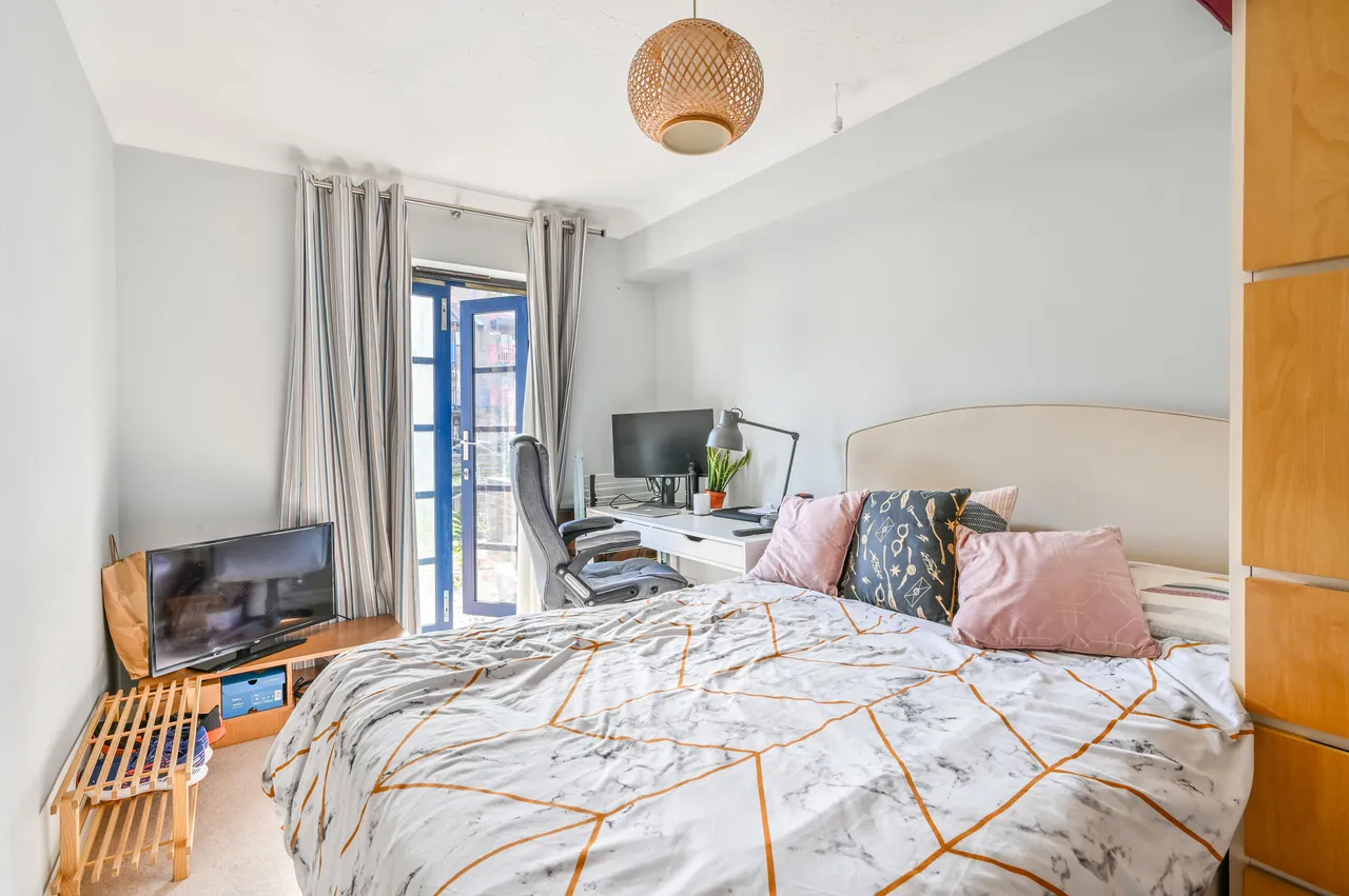 11 Lovegrove Walk, London, photo 5