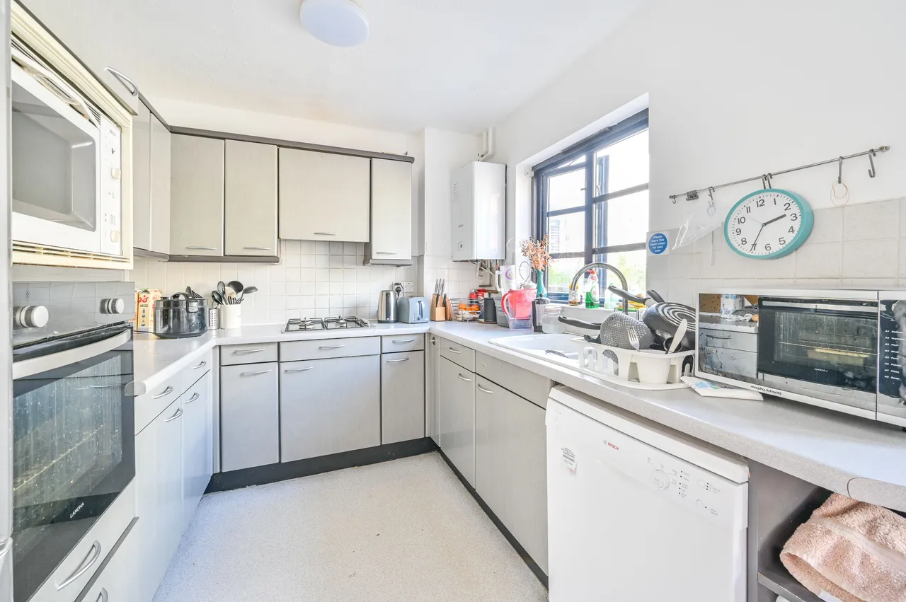 11 Lovegrove Walk, London, photo 4