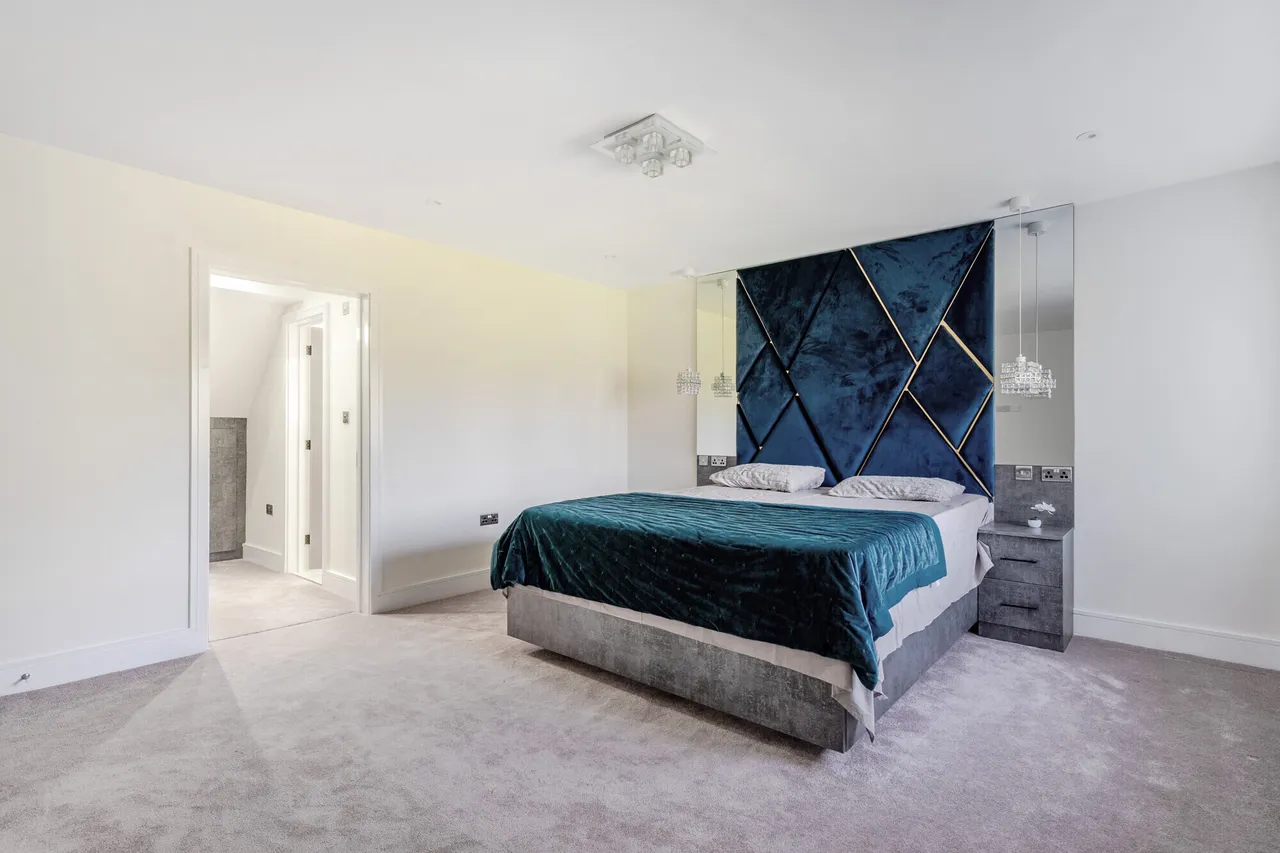 Dukes Wood Drive, Gerrards Cross, SL9, photo 6
