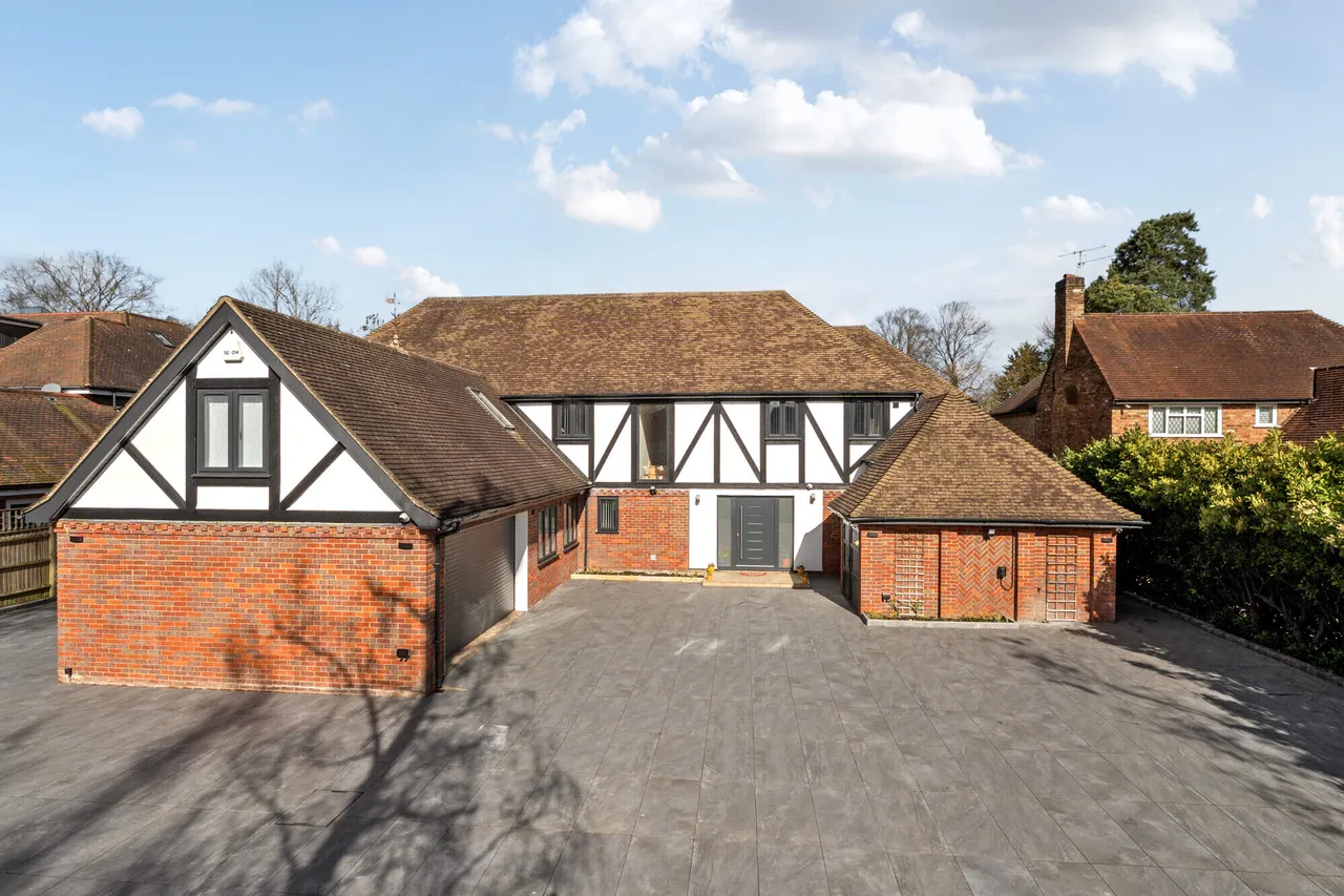 7 bed house for sale — Dukes Wood Drive, Gerrards Cross, SL9
