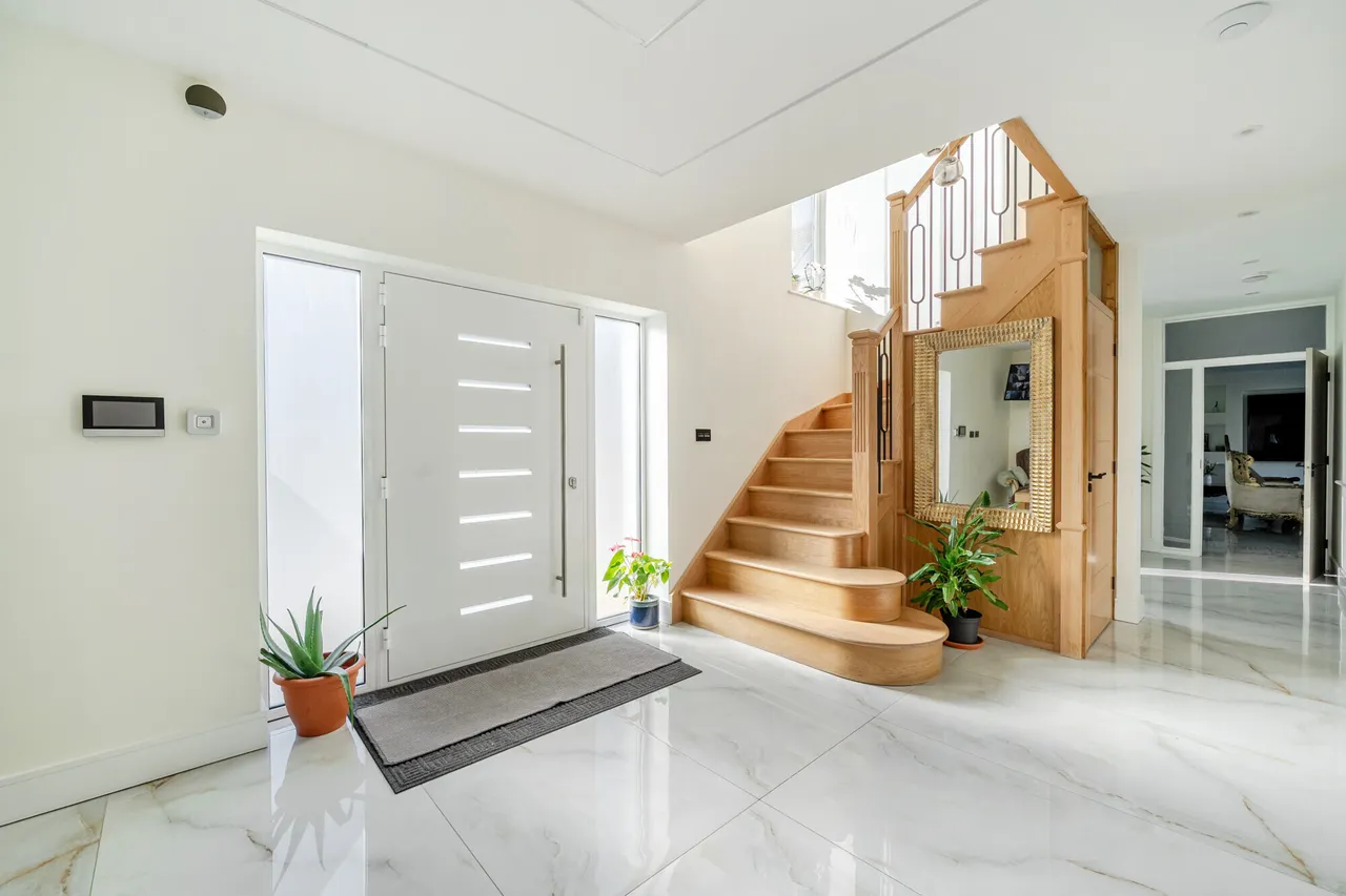 Dukes Wood Drive, Gerrards Cross, SL9, photo 9