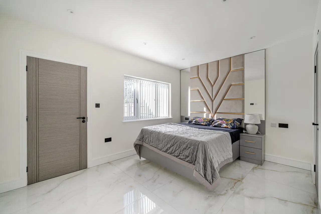 Dukes Wood Drive, Gerrards Cross, SL9, photo 12