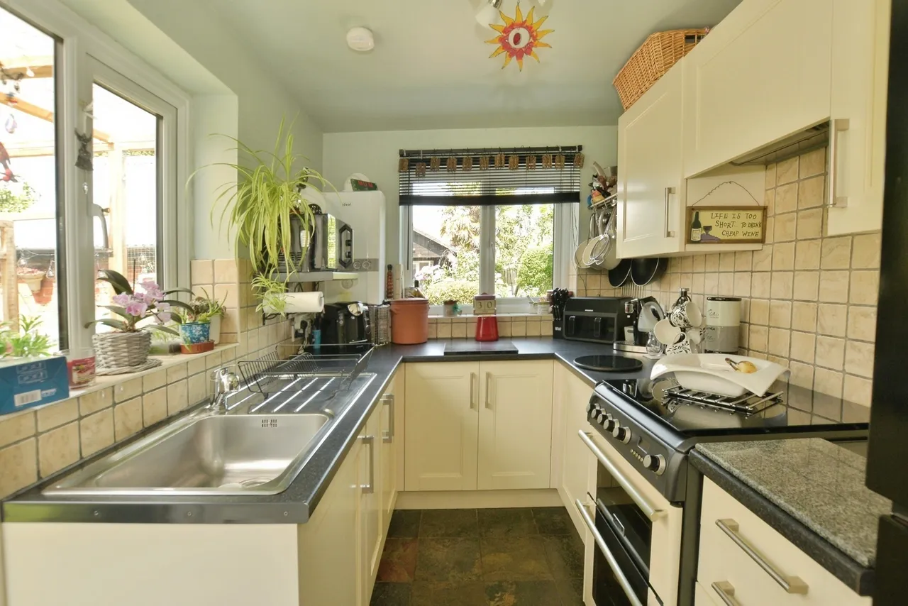 Queens Road, Lydd, Romney Marsh, Kent, TN29, photo 4