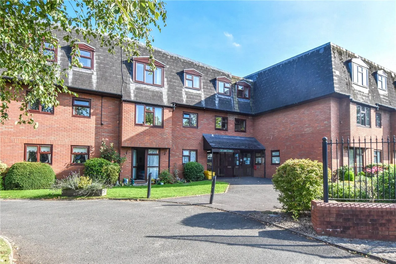 1 bed flat for sale — The Strand, Bromsgrove, Worcestershire, B61 8AB