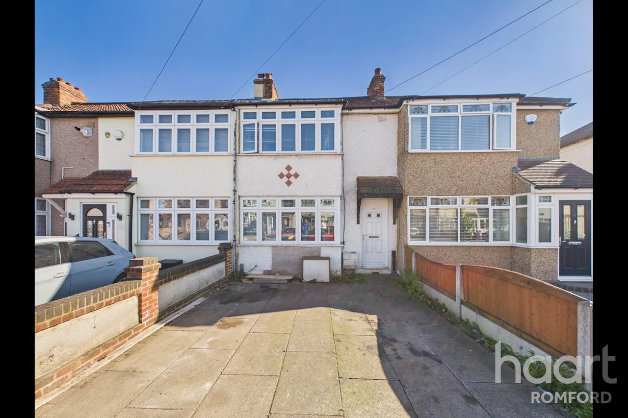 3 bed house for sale, Linley Crescent, Romford, RM7
