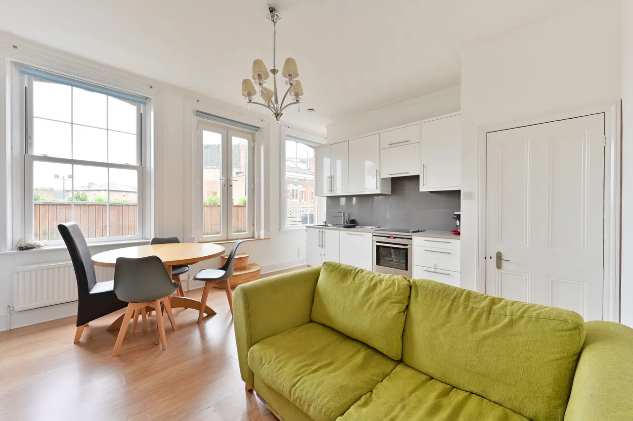 Flat 1, 106 The Broadway, London, photo 2