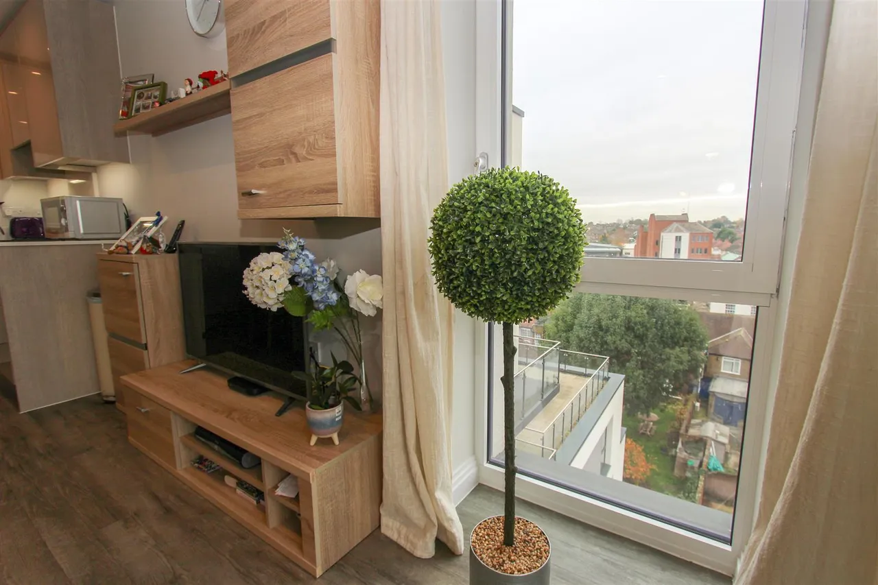 2 Harefield Road, Uxbridge, UB8 1GW, photo 6