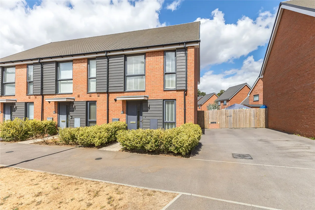 2 bed house for sale, Chieftain Street, Bordon, GU35