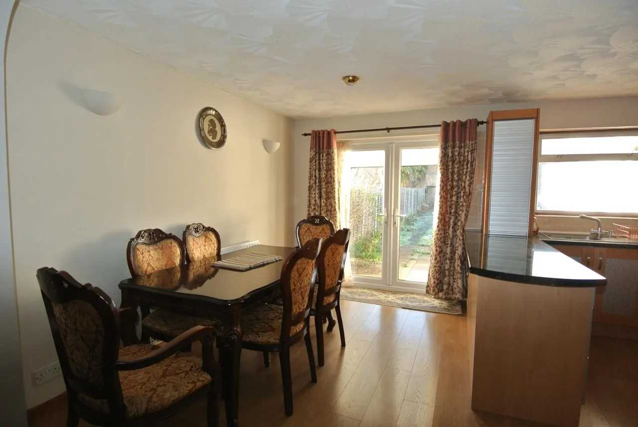 Sandells Avenue, Ashford, Surrey, TW15 1AJ, photo 4