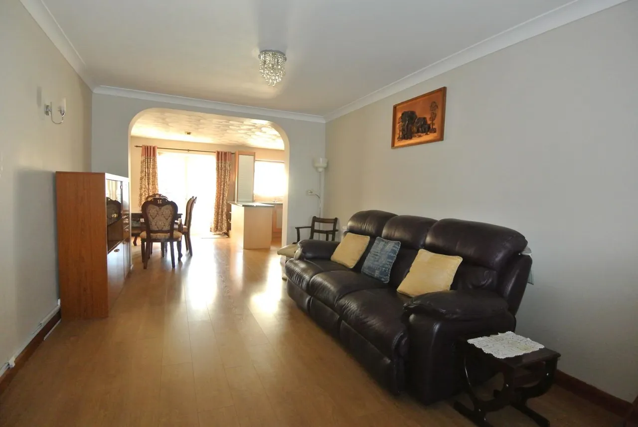 Sandells Avenue, Ashford, Surrey, TW15 1AJ, photo 6