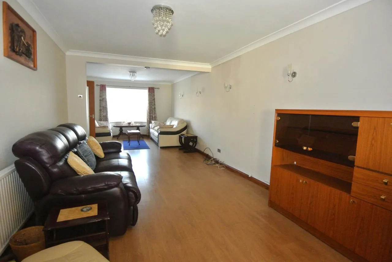 Sandells Avenue, Ashford, Surrey, TW15 1AJ, photo 2