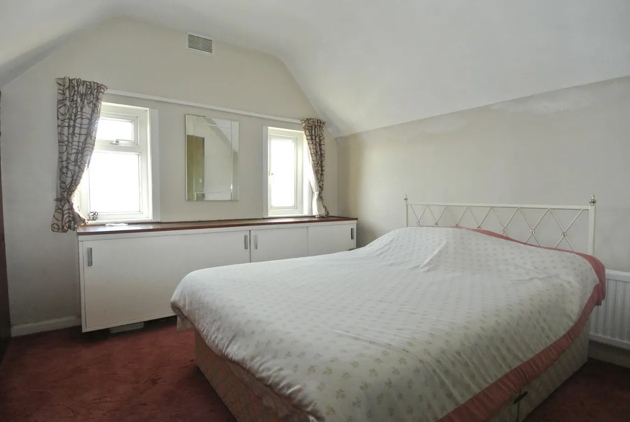 Sandells Avenue, Ashford, Surrey, TW15 1AJ, photo 12