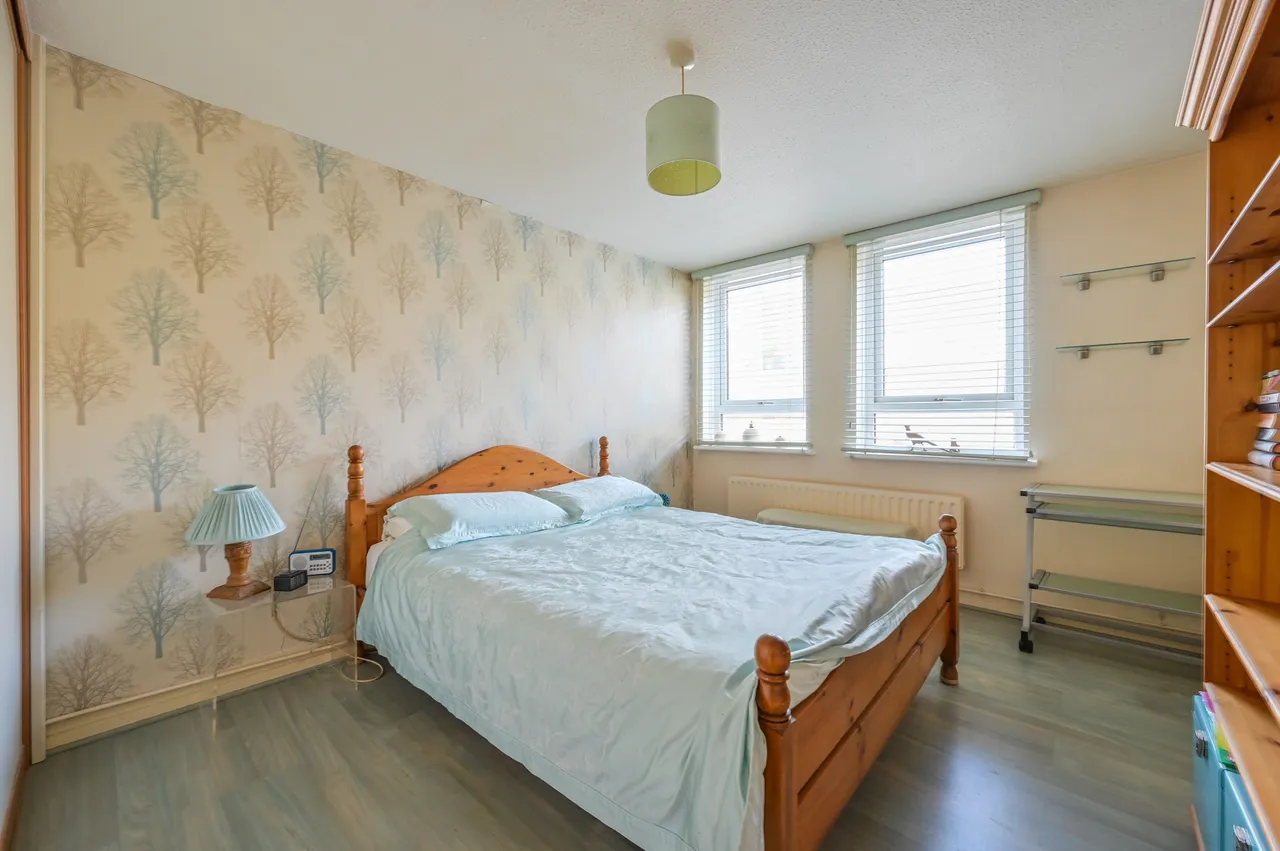 21 Burr Close, London, photo 2