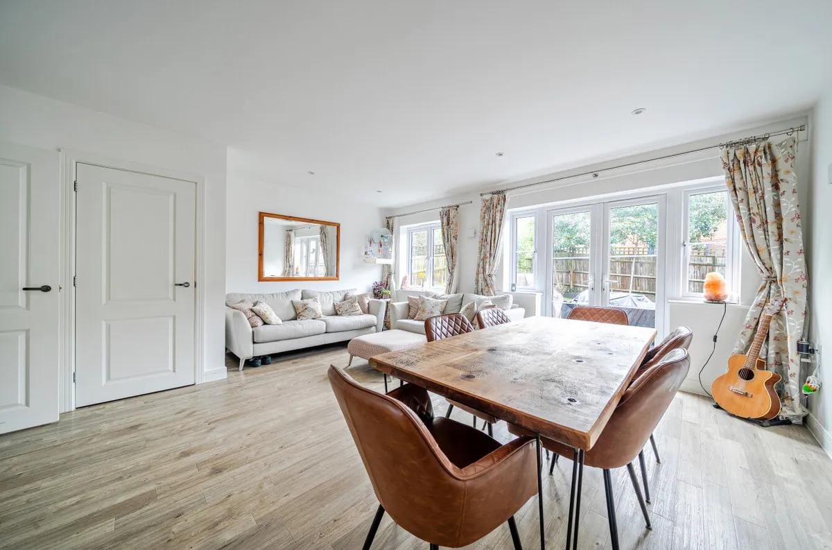 Billingshurst, RH14 9XE, photo 2