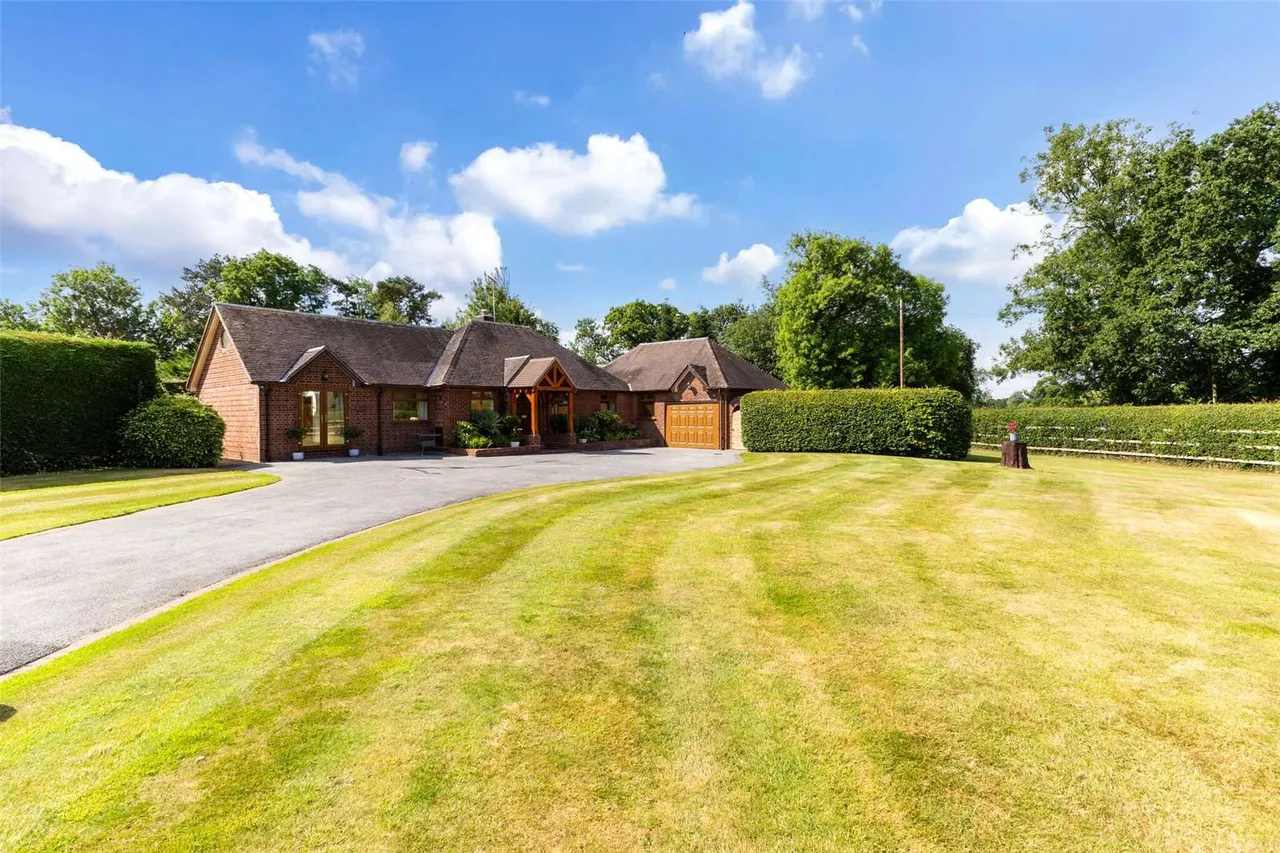 4 bed house for sale — Rake Lane, Chorlton-by-Backford, Chester, Cheshire, CH2 4DF