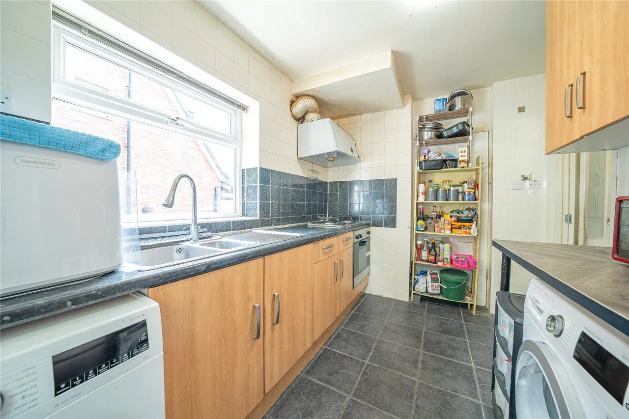 Highwood Avenue, Leeds, LS17, photo 14