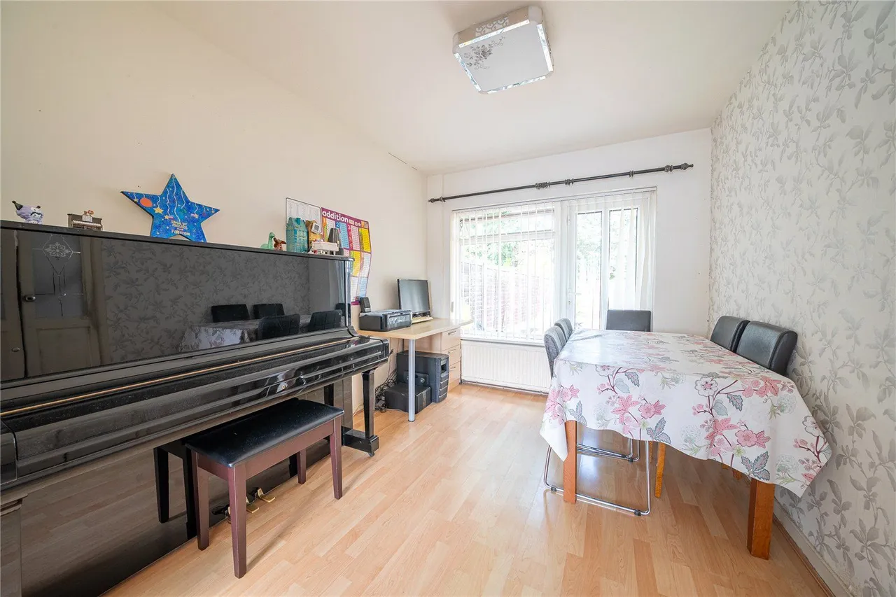 Highwood Avenue, Leeds, LS17, photo 16