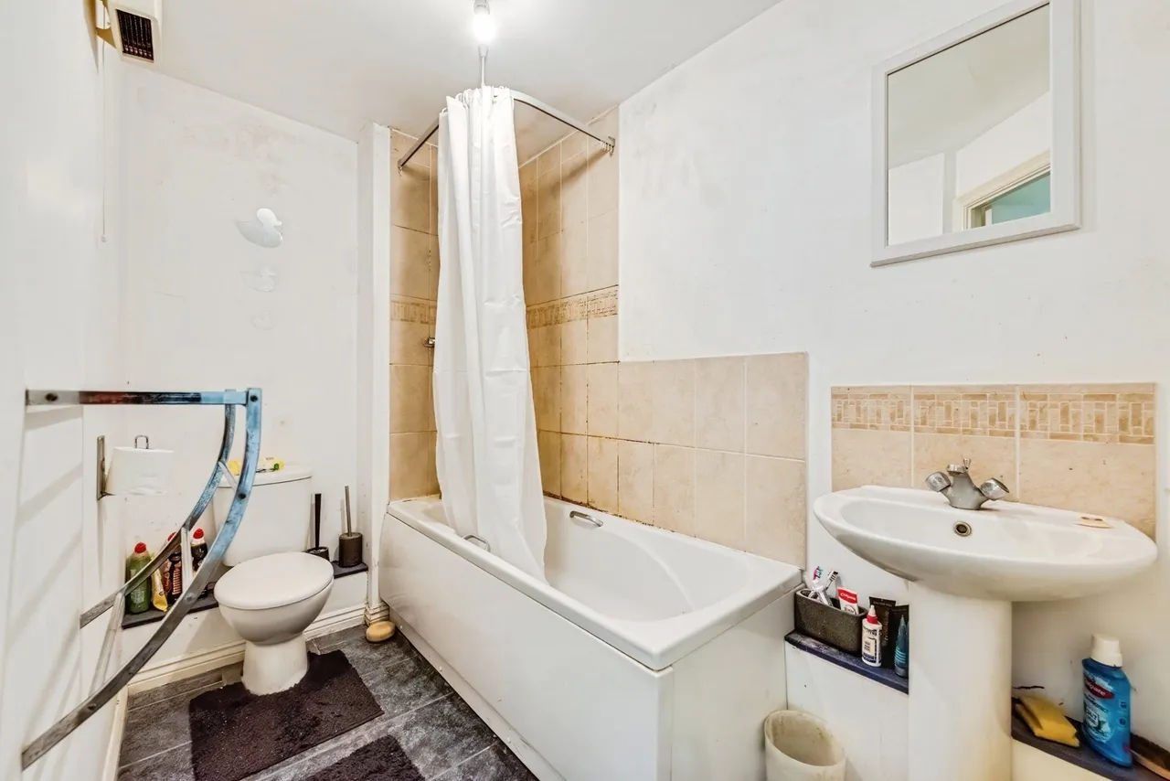 Cassini Drive, Swindon, SN25, photo 7