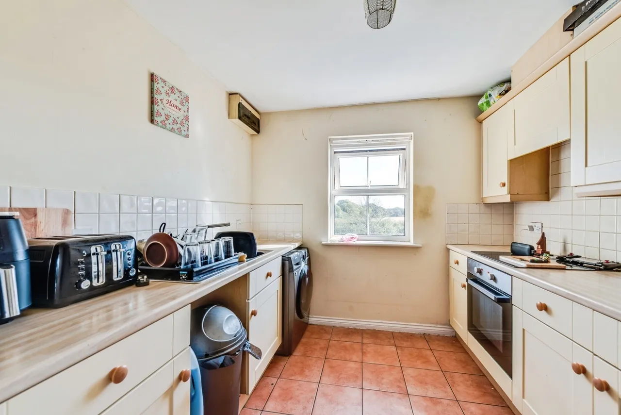 Cassini Drive, Swindon, SN25, photo 5