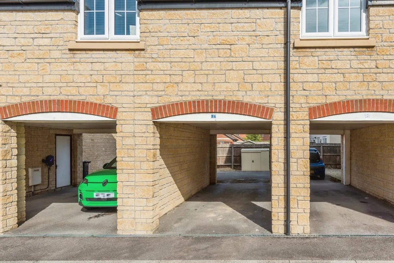 Cassini Drive, Swindon, SN25, photo 2